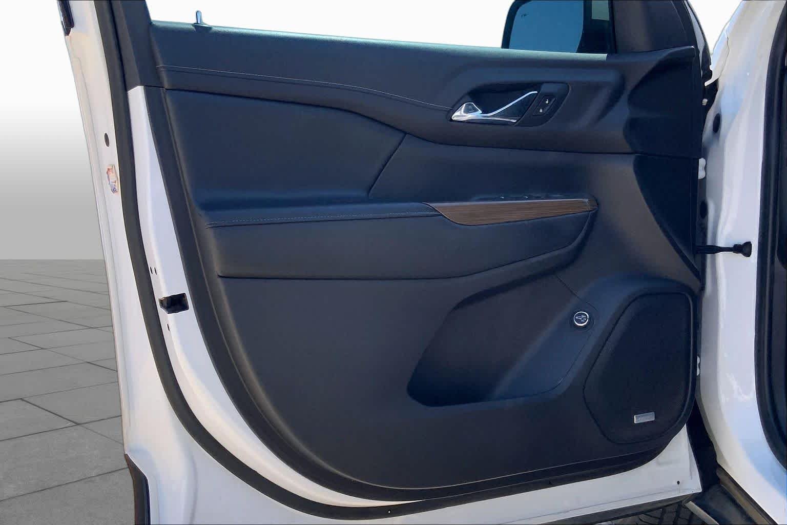Used 2019 Summit White GMC SLE image 22