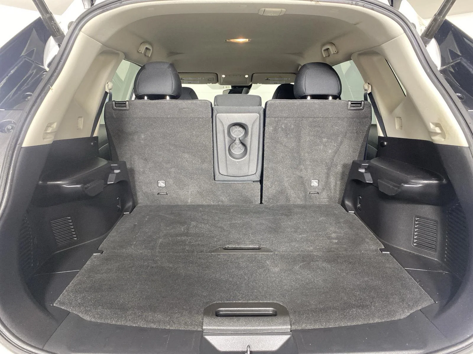 Used 2020 White Nissan SV image 25