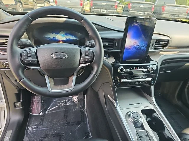 Used 2023 White Ford Platinum image 16