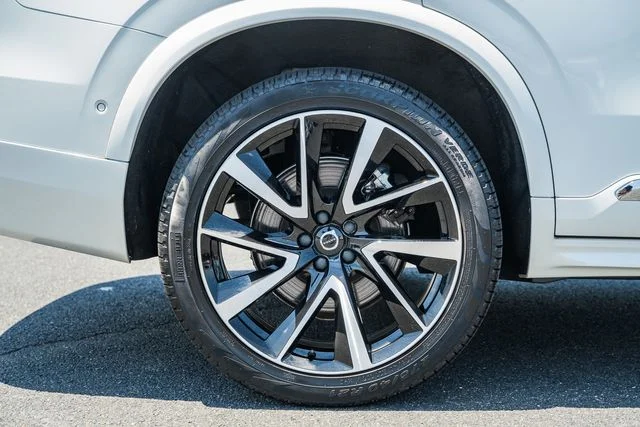 Certified Used 2024 Crystal White Volvo Plus image 19