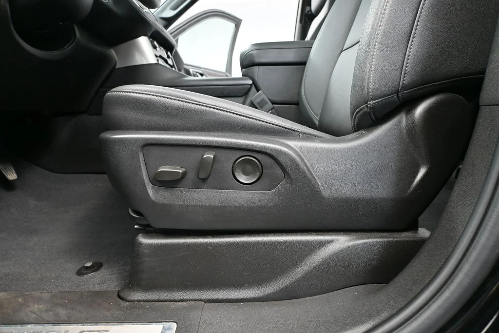 Used 2024 Black Chevrolet Z71 image 16