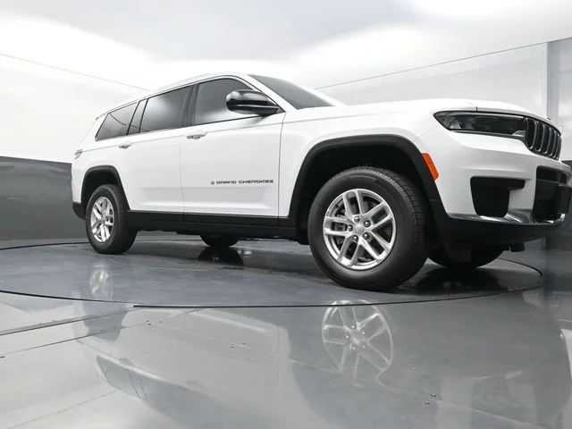New 2026 Bright White Clear-Coat Exterior Paint Jeep Laredo image 19