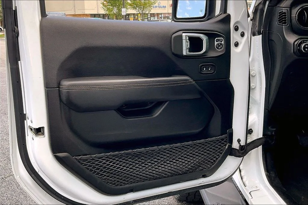 Used 2023 White Jeep High Altitude image 26