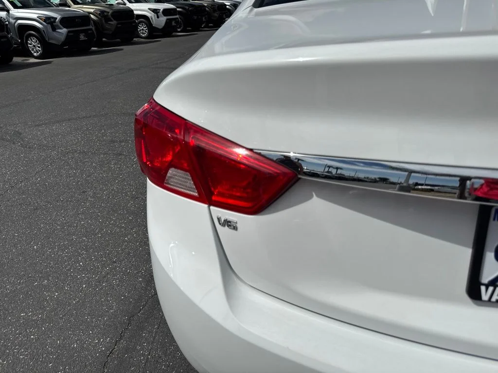 Used 2017 White Chevrolet LT image 7
