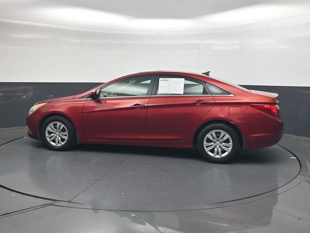 Used 2011 Red Hyundai GLS image 10