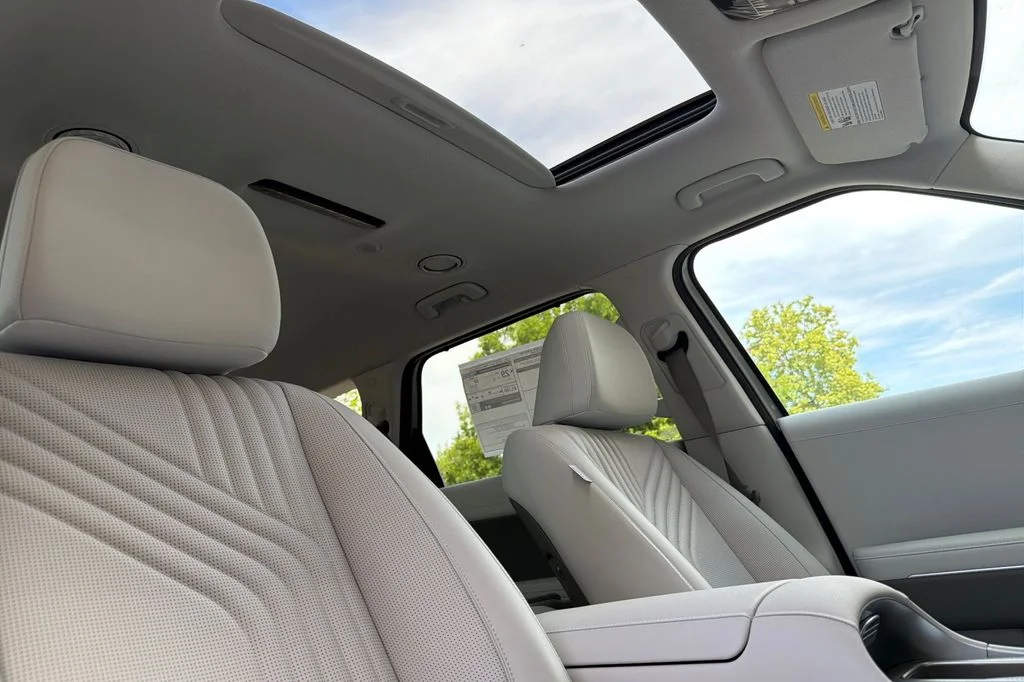 New 2026 Silver Hyundai SEL Premium image 15