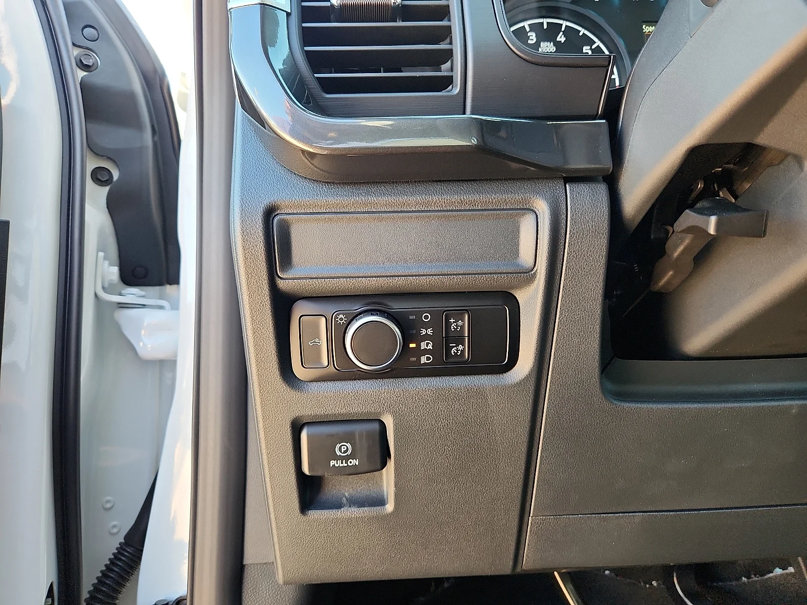 New 2026 Oxford White Ford STX image 16