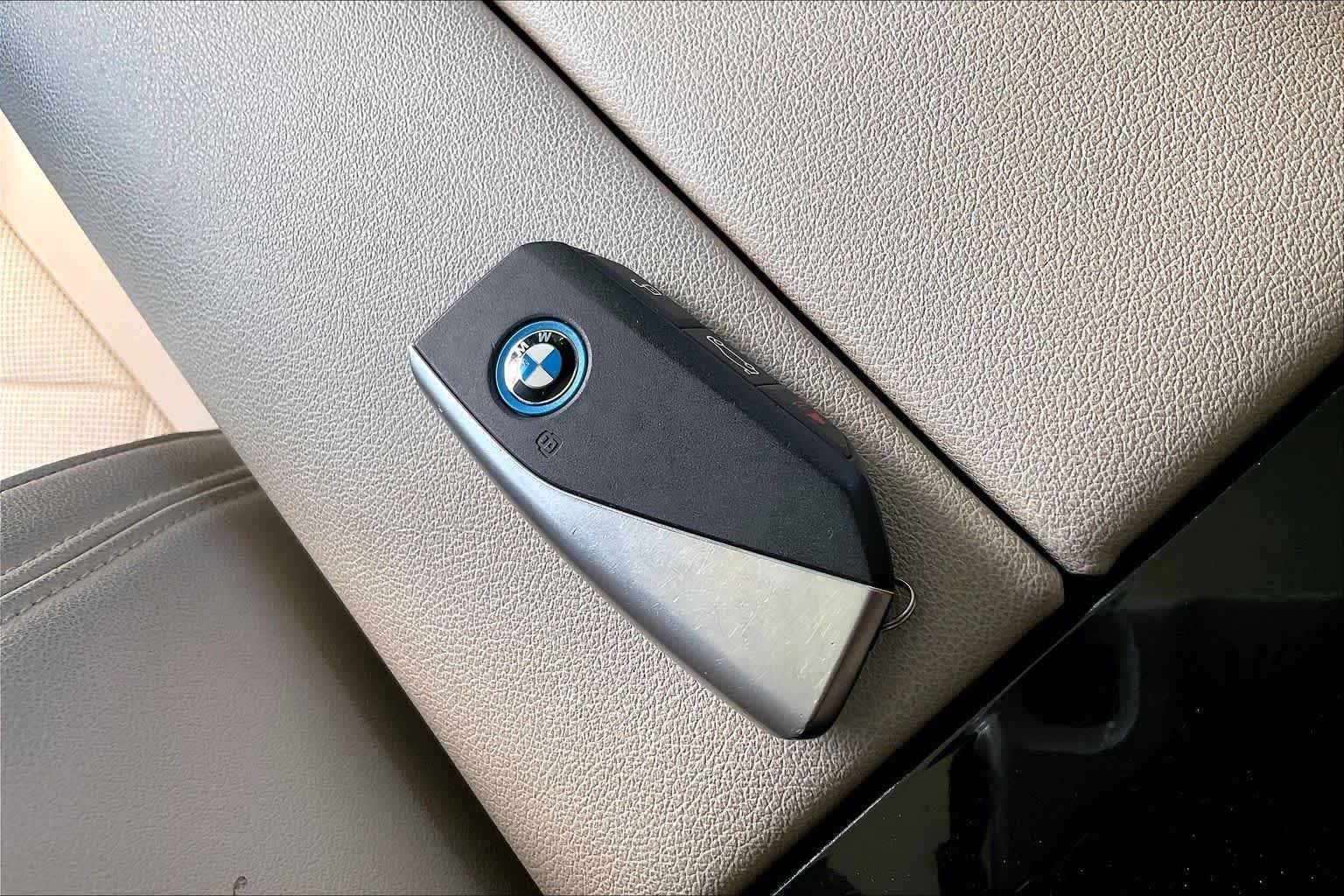 Used 2023 Blue Ridge Mountain Metallic BMW xDrive50 image 14
