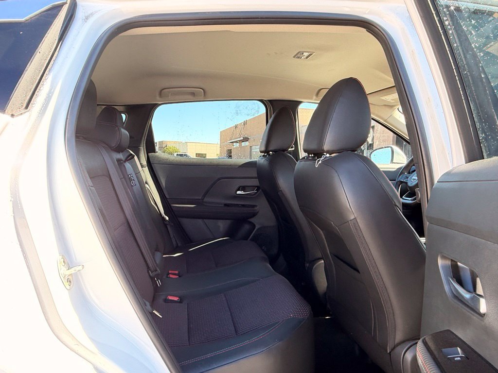 Used 2025 White Nissan SR image 17