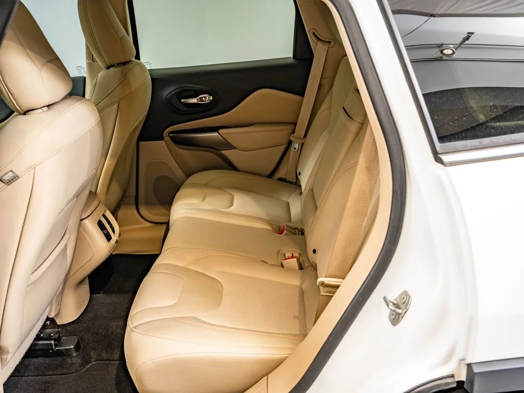 Used 2019 Bright White Clear Coat Jeep Latitude image 42