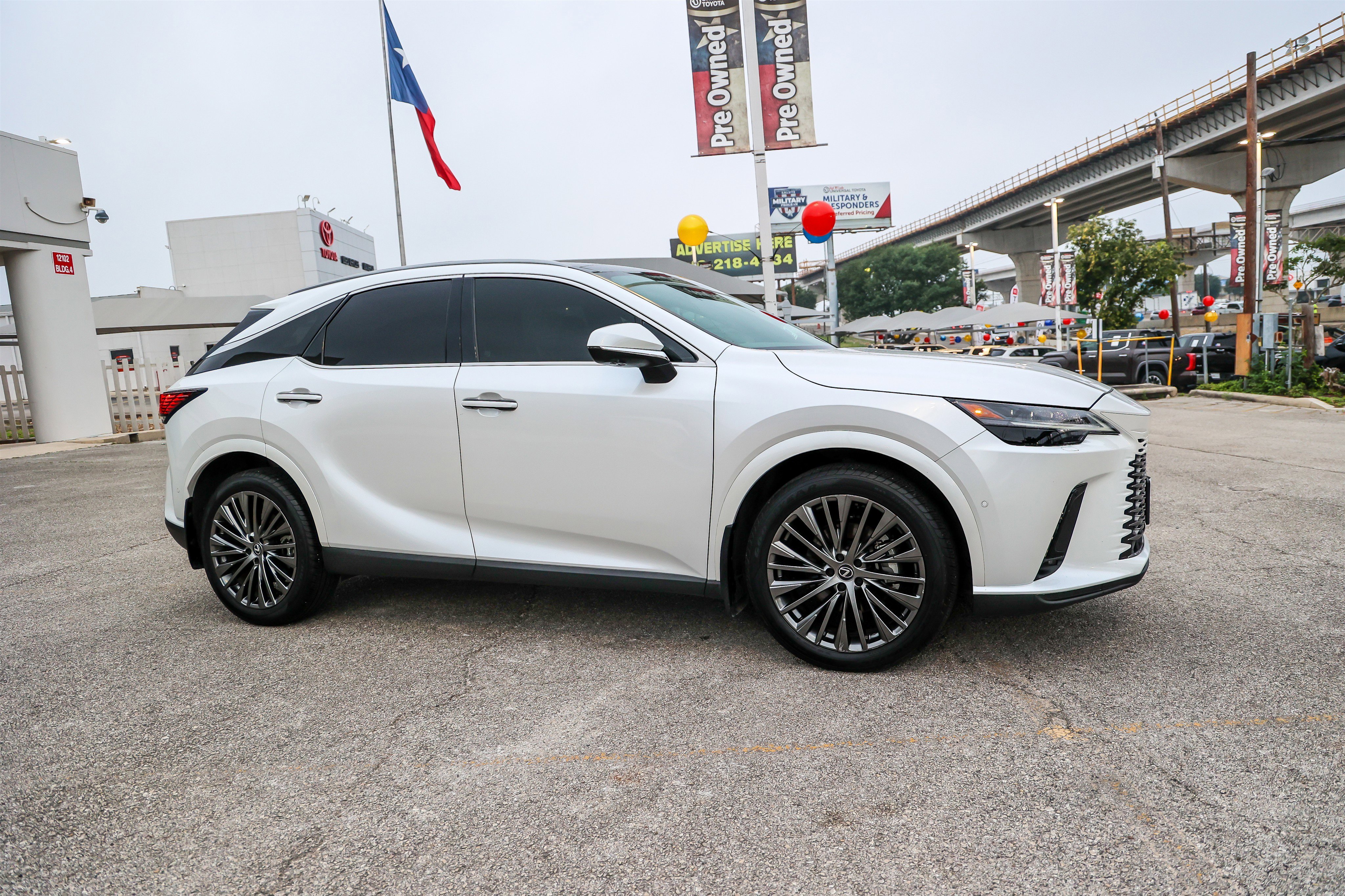 Used 2024 EMINENT WHITE PEA Lexus RX 350 Luxury image 5