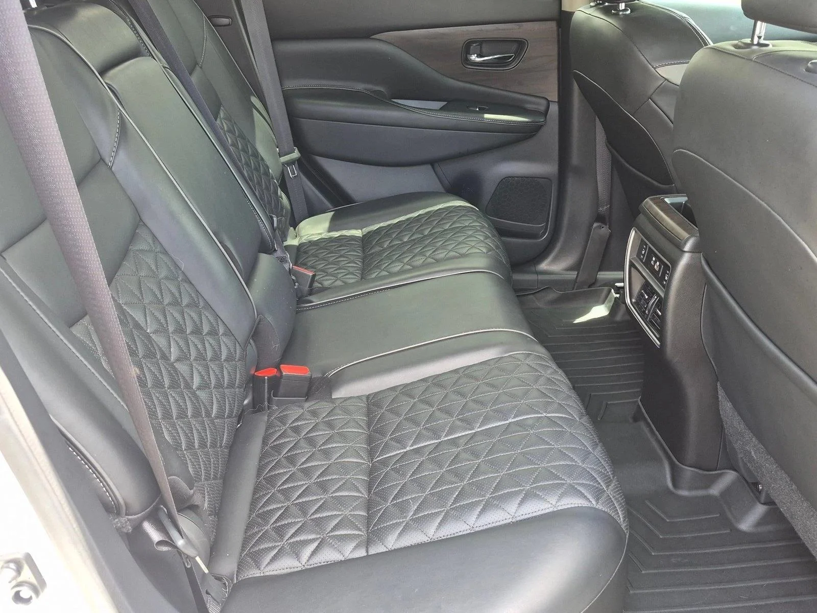 Used 2020 Pearl White Tricoat Nissan Platinum image 19