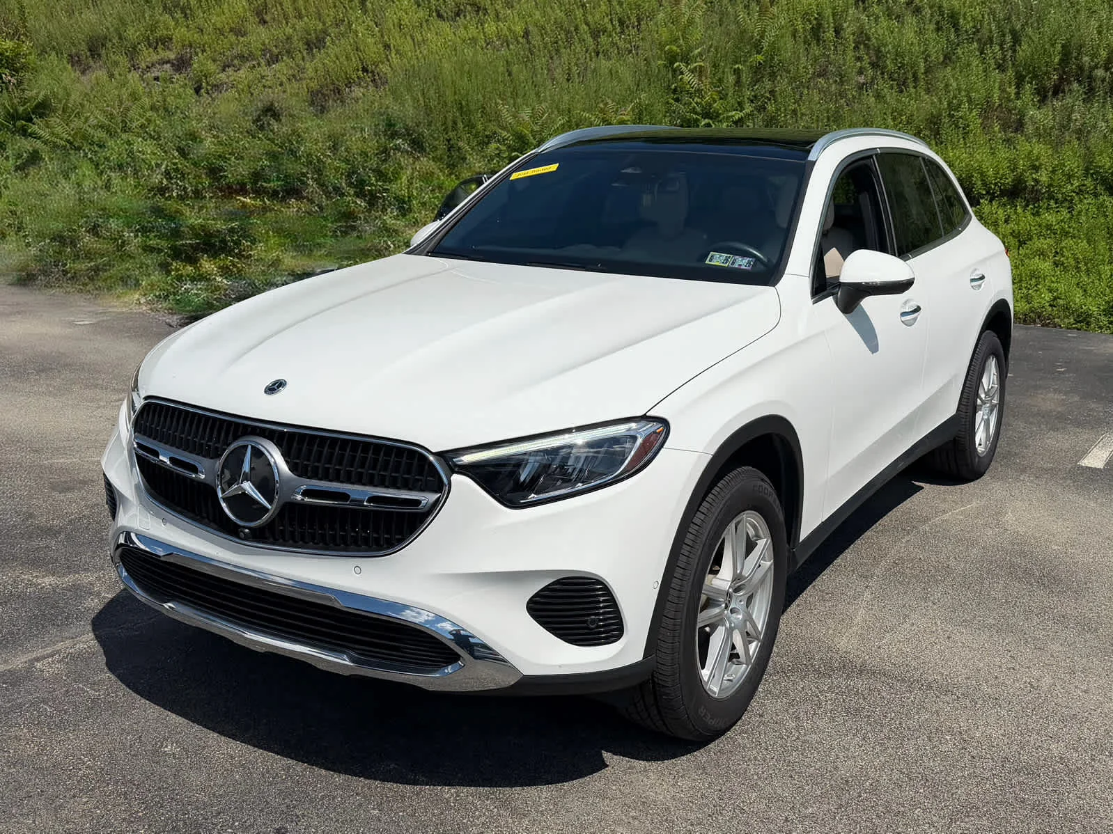 Used 2023 Polar White Mercedes-Benz GLC 300 image 2