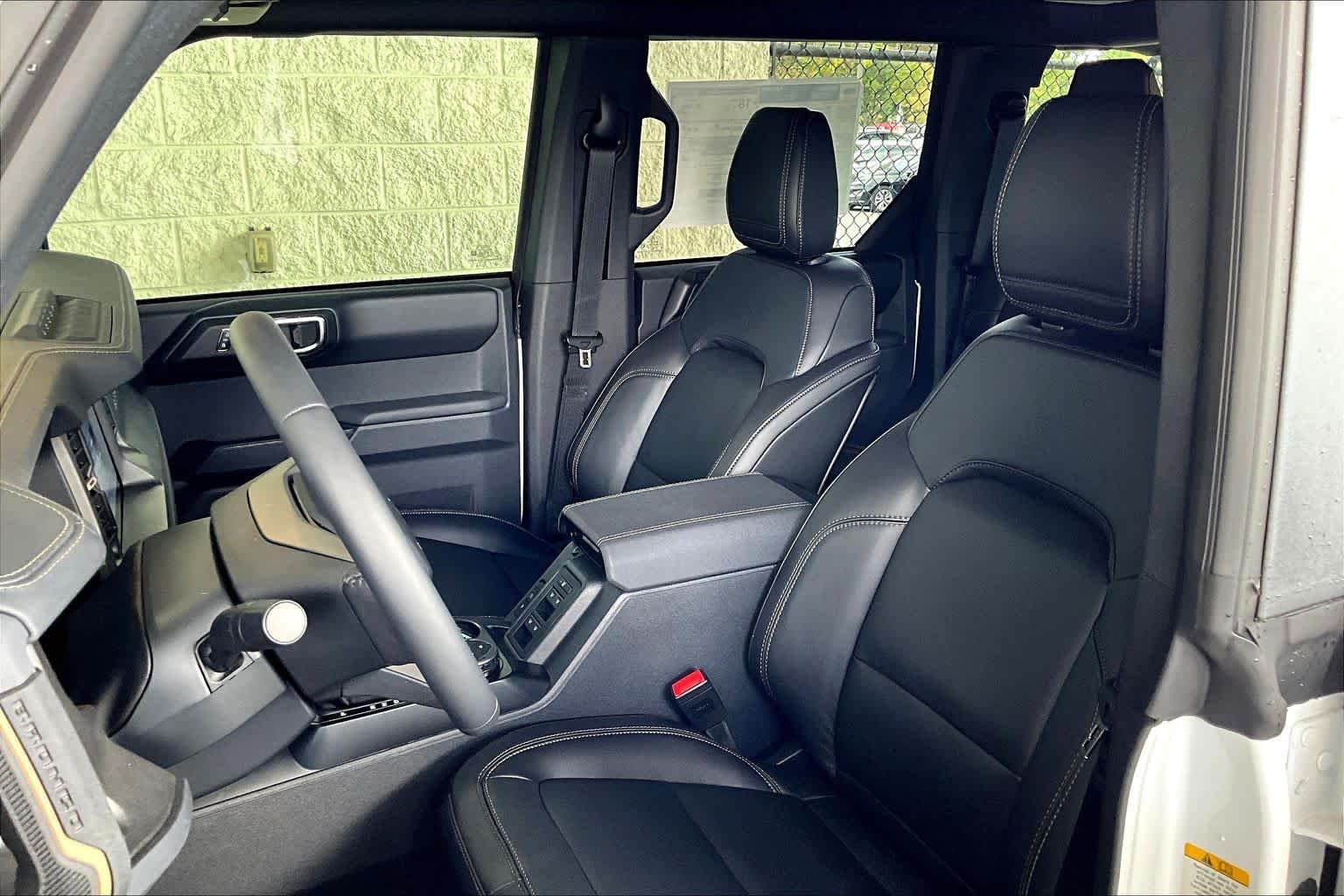 New 2025 Oxford White Ford Badlands® image 9