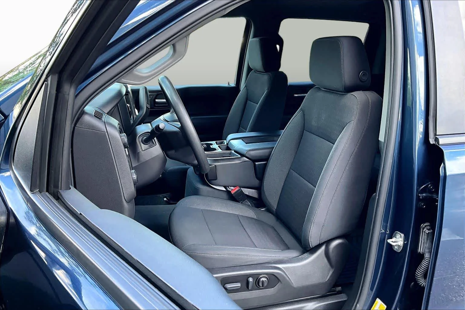 Used 2022 Northsky Blue Metallic Chevrolet Custom image 9