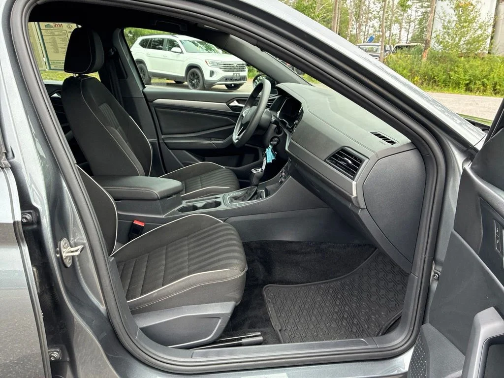 Used 2023 Gray Volkswagen 1.5T Sport image 38