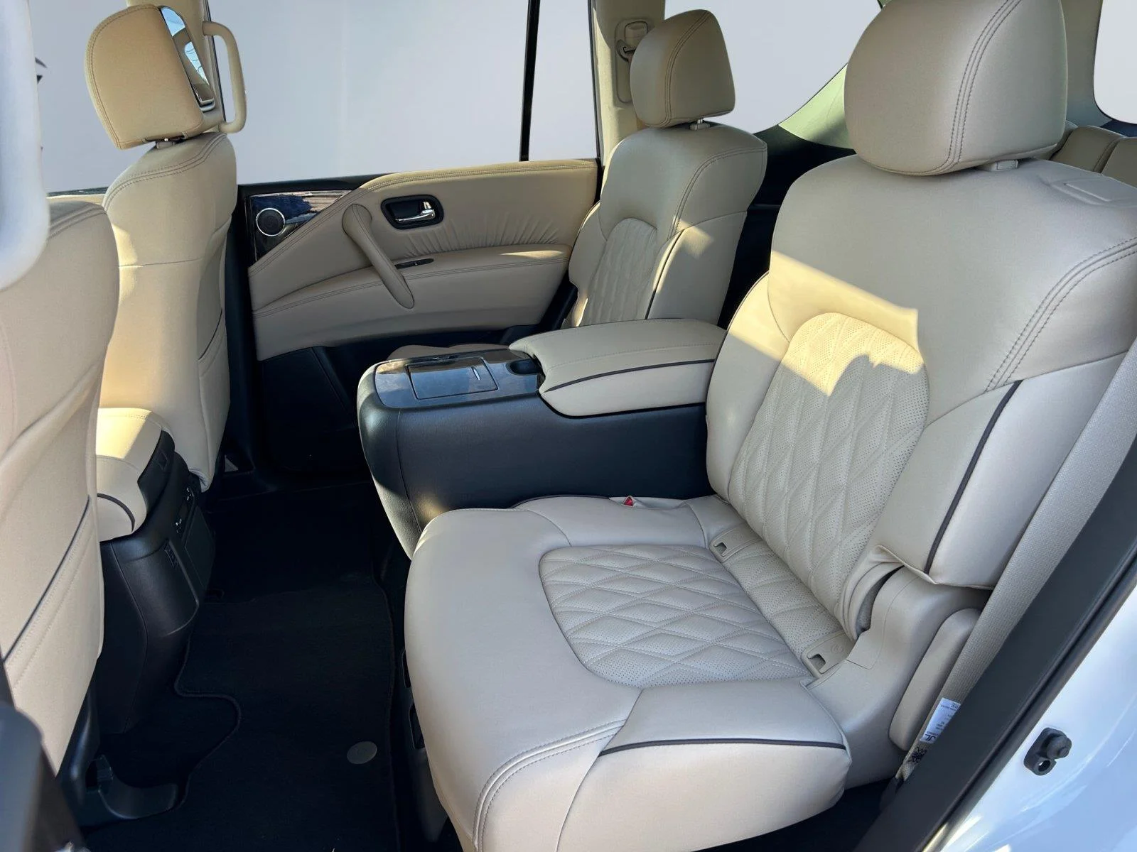 Used 2023 Aspen White Tricoat Nissan Platinum image 18