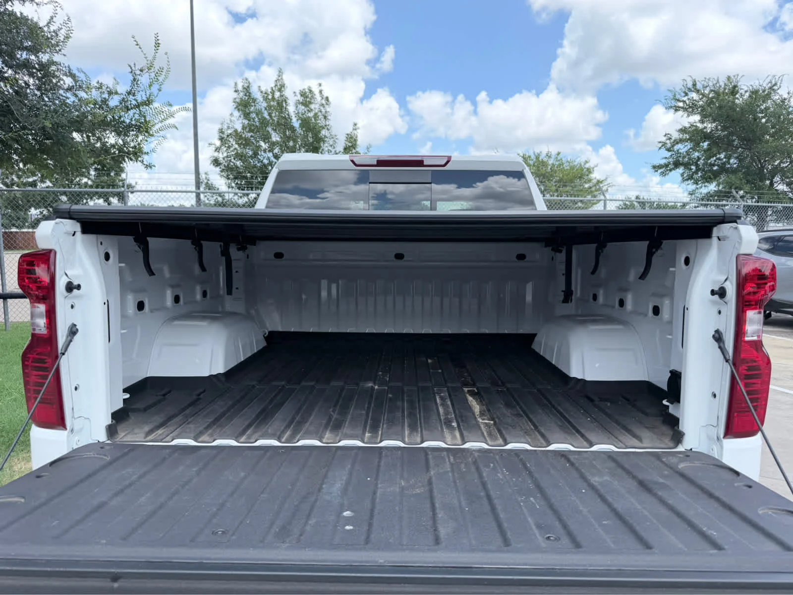 Used 2025 Summit White Chevrolet LT image 6