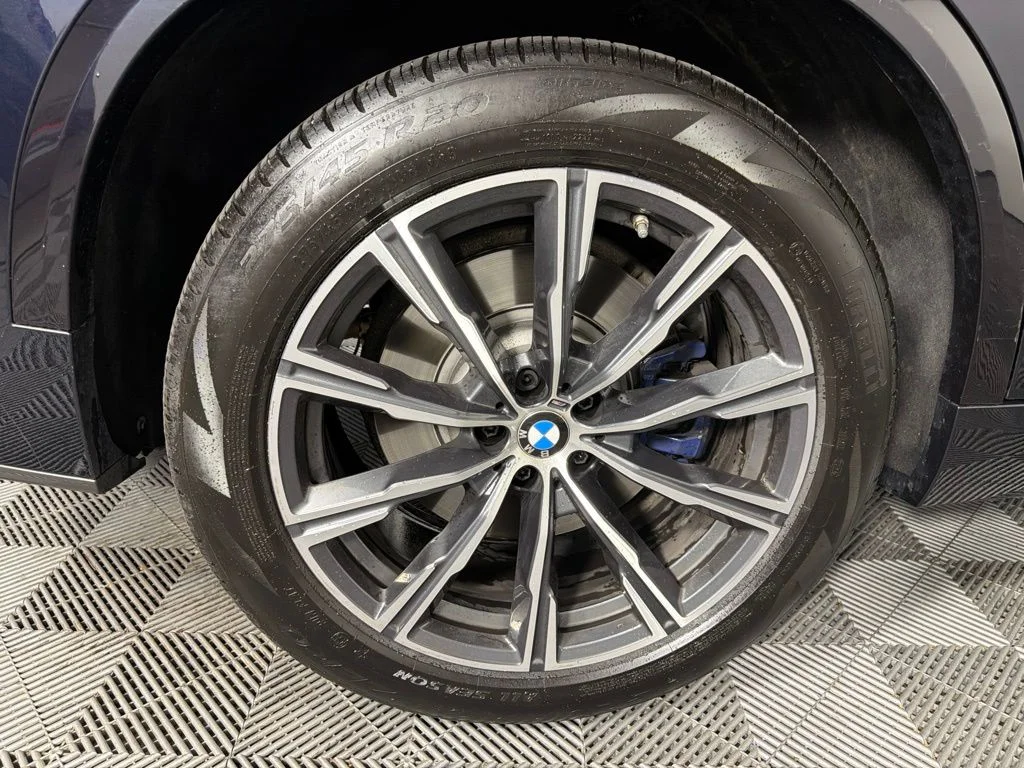 Used 2019 Black BMW xDrive50i image 12