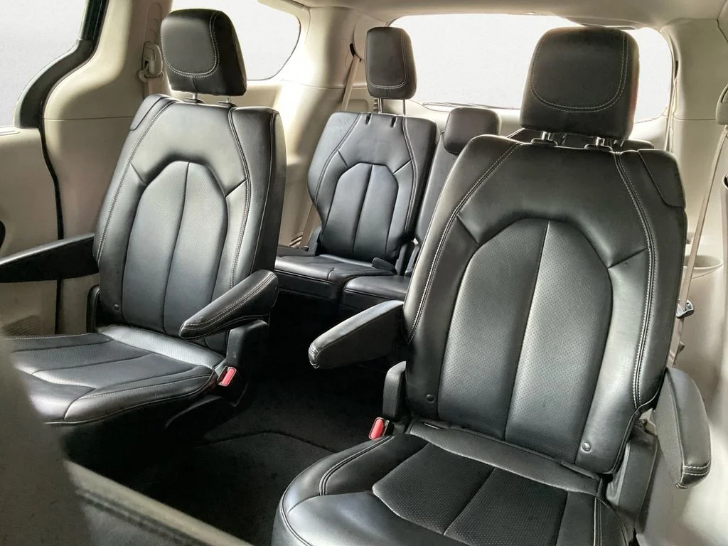 Used 2023 Blue Chrysler Touring L image 9
