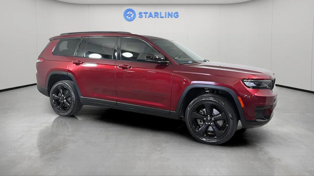Used 2022 Red Jeep Altitude 4x2 image 12