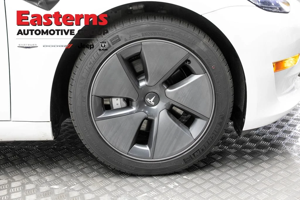Used 2023 White Tesla Base image 28