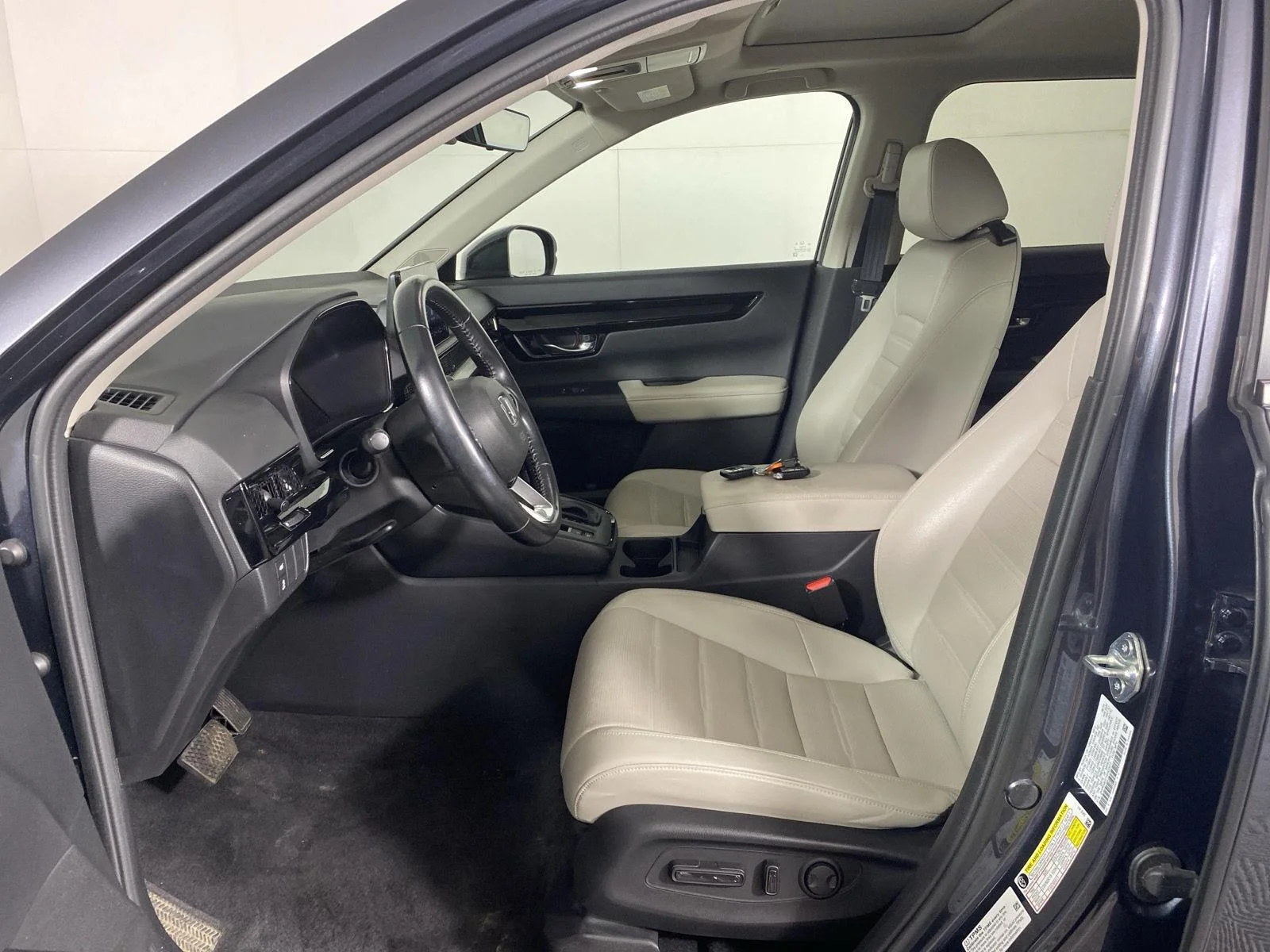 Used 2025 Meteorite Gray Metallic Honda EX-L image 13