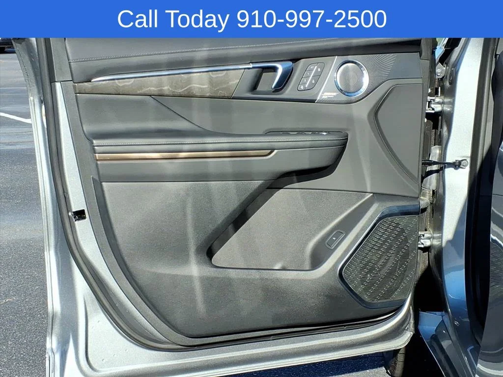 Used 2025 Moonstone Gray Metallic Buick Avenir image 11