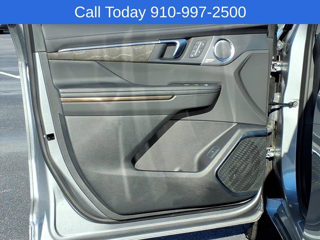Used 2025 Moonstone Gray Metallic Buick Avenir image 11