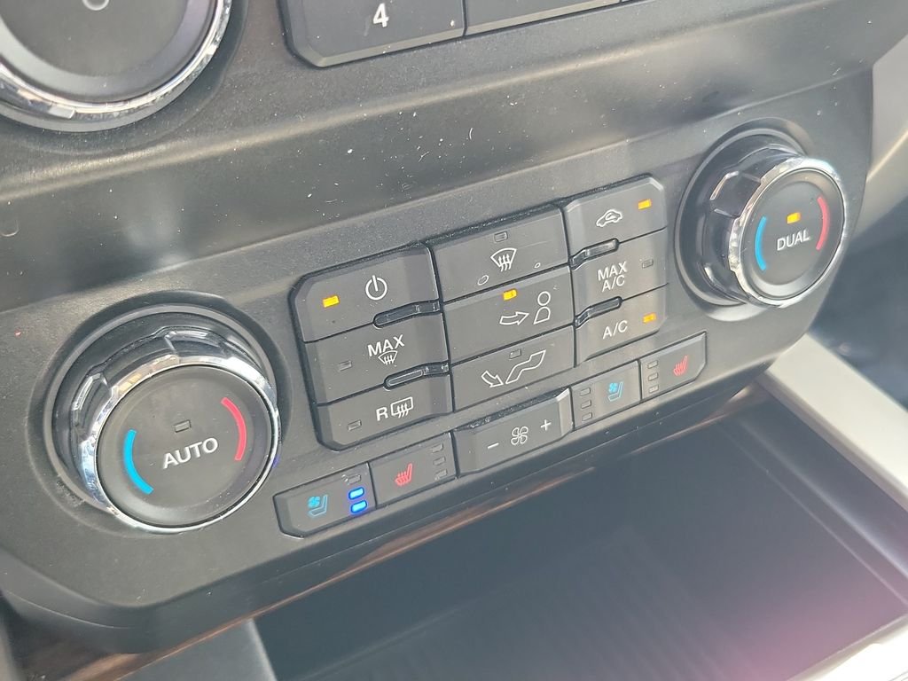 Used 2020 Black Ford Lariat image 28