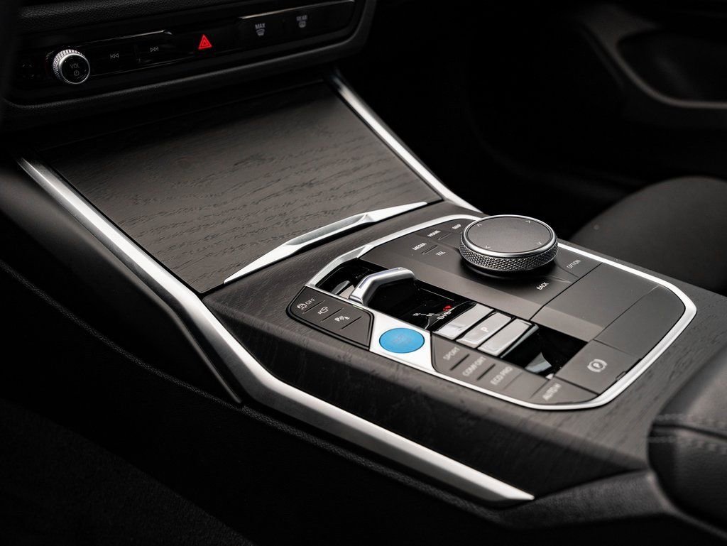 Used 2023 Alpine White BMW eDrive40 image 37