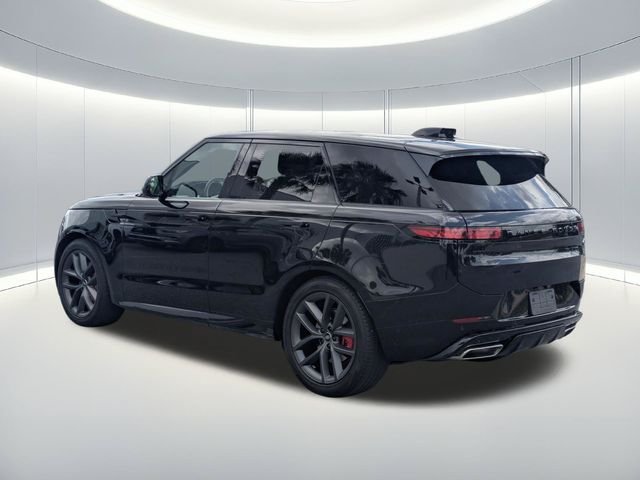Used 2023 Black Land Rover SE Dynamic image 4