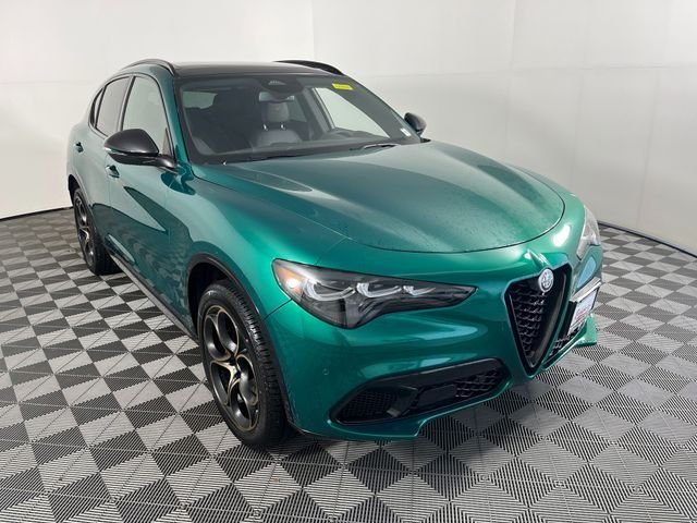 2025 Alfa Romeo Stelvio Intensa