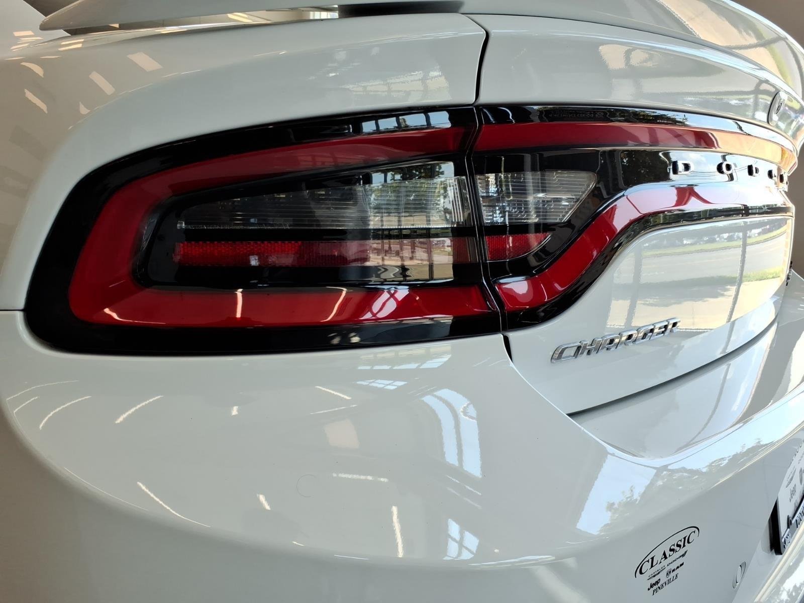 Used 2017 White Knuckle Clearcoat Dodge SRT Hellcat image 19