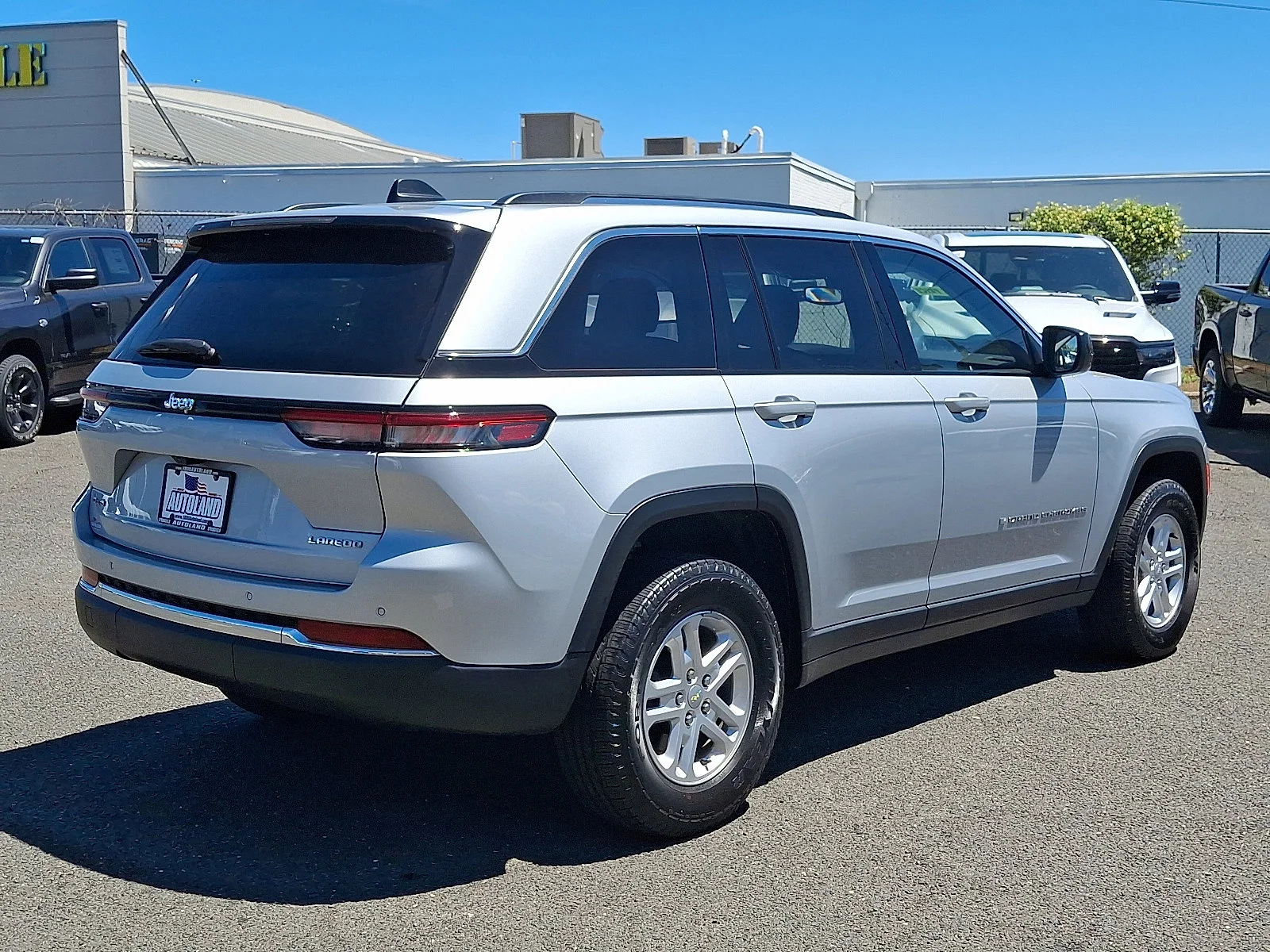 Certified Used 2023 Silver Zynith Jeep Laredo image 7