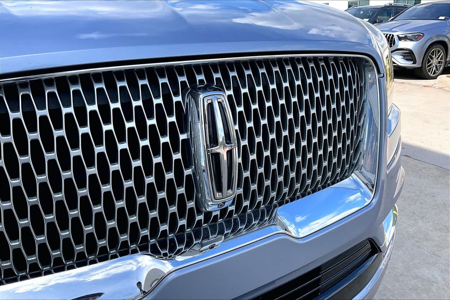 Used 2018 Chroma Crystal Blue Lincoln Black Label image 10