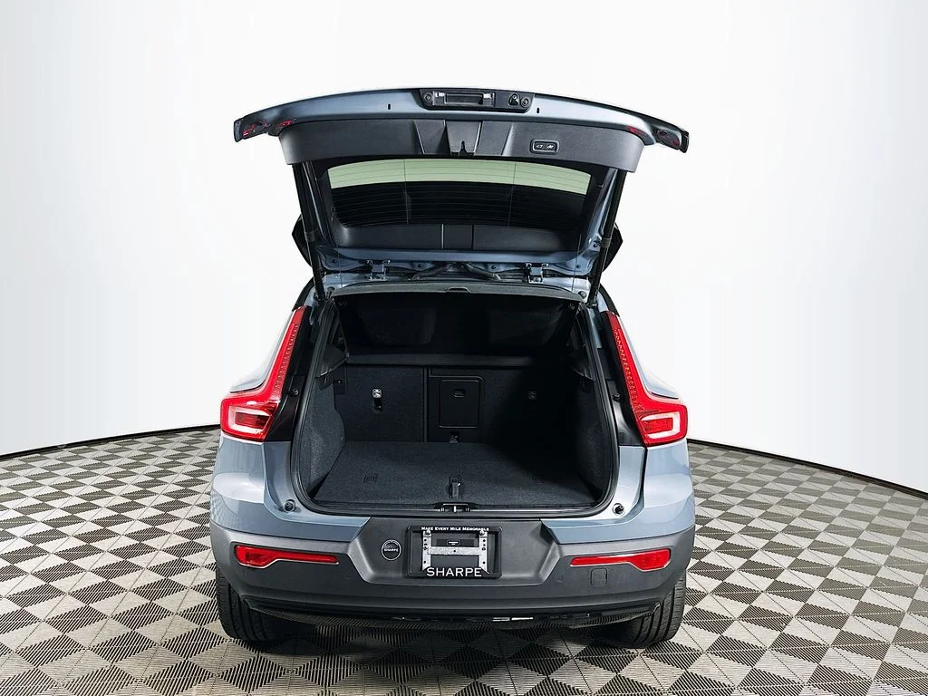 Used 2021 Gray Metallic Volvo R-Design image 27