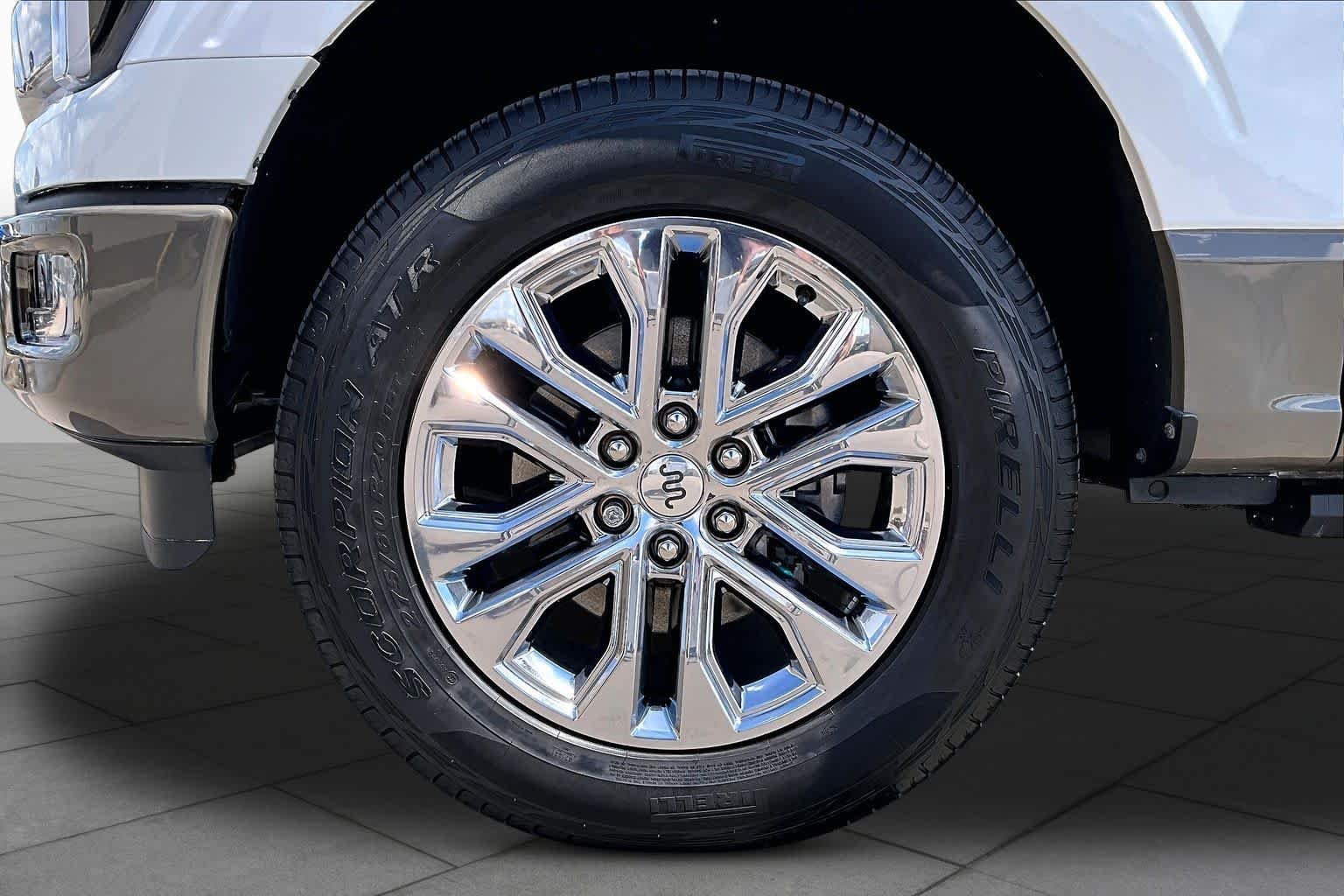 Used 2025 Star White Metallic Tri-Coat/Marsh Gray Ford King Ranch image 11