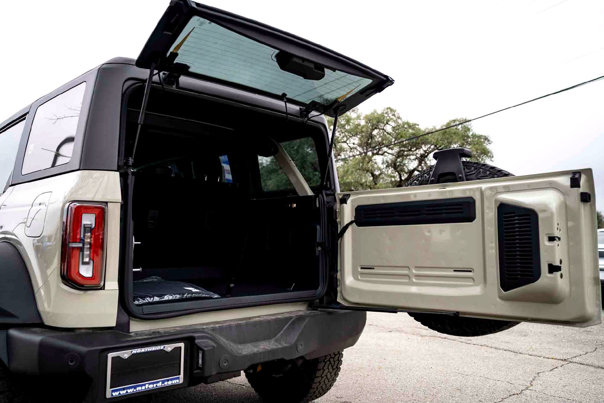 New 2025 Desert Sand Ford Outer Banks image 6