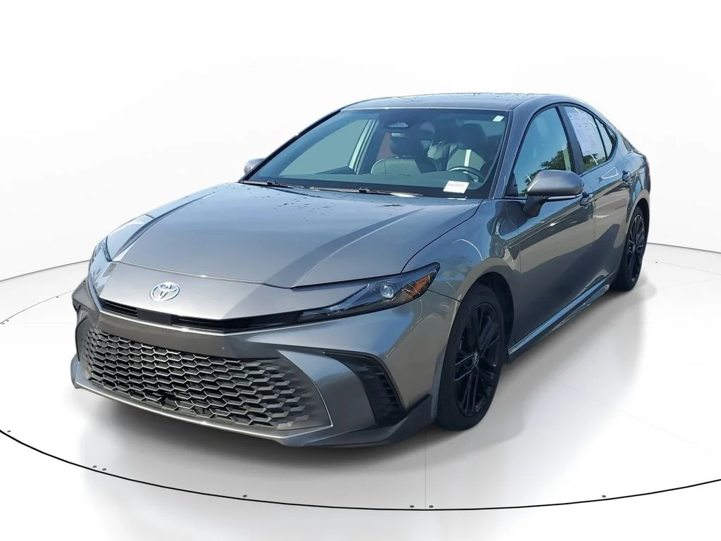 Used 2025  Toyota SE image 3