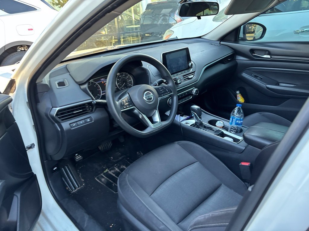 Used 2020 White Nissan 2.5 S image 14