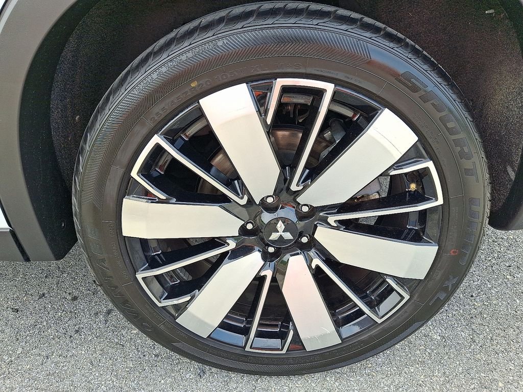 Used 2025  Mitsubishi SE image 6
