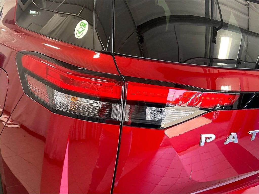 Used 2023 Red Nissan SL image 33