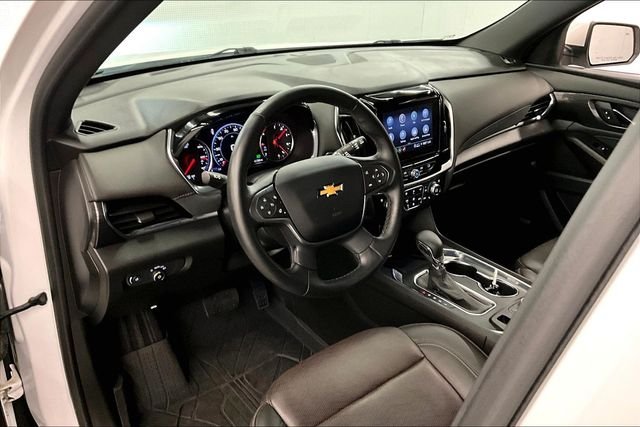 Used 2023 Iridescent Pearl Tricoat Chevrolet High Country image 16