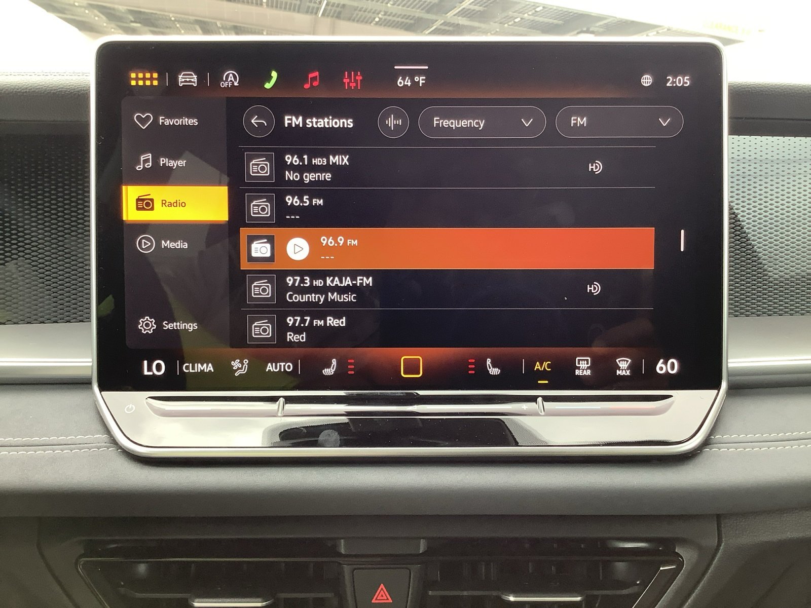 New 2026 PLATINUM GRAY Volkswagen SE image 17