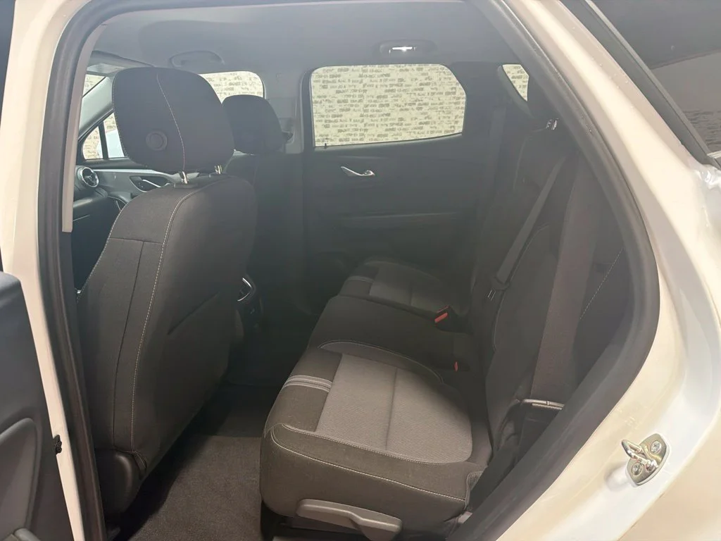 Used 2025 Summit White Chevrolet LT image 16