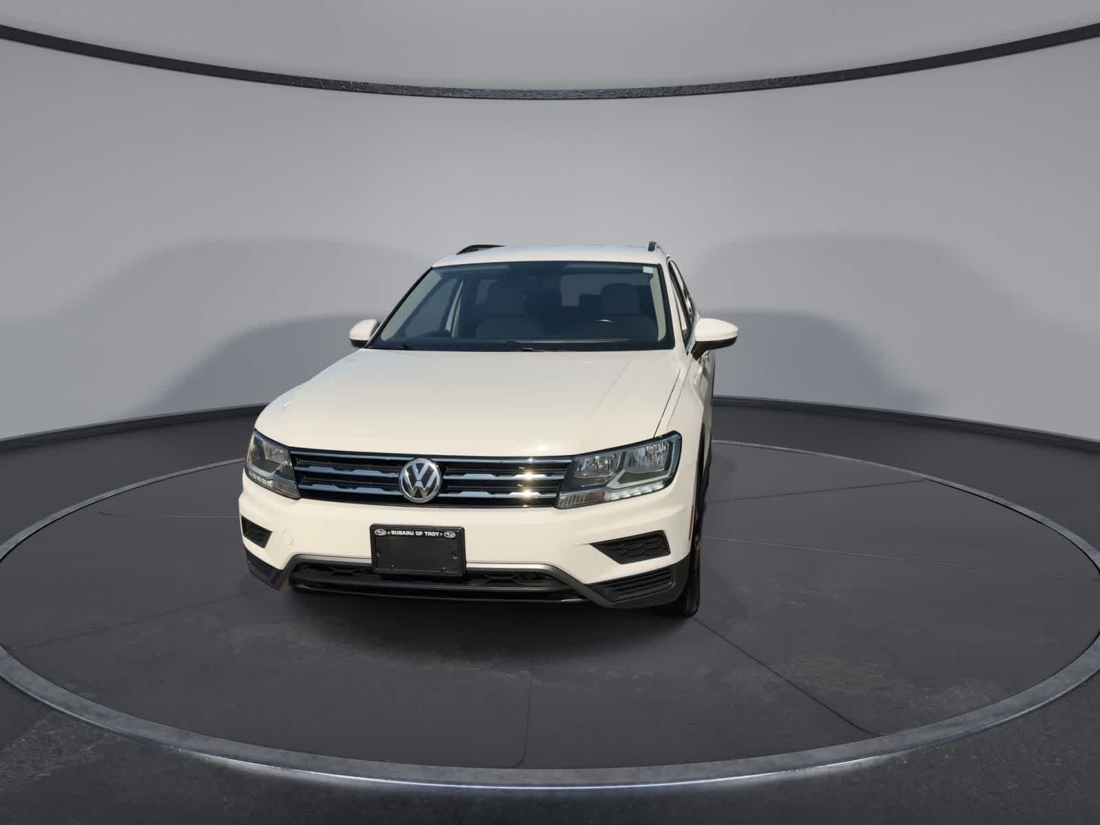 Used 2019 Pure White Volkswagen SE image 3