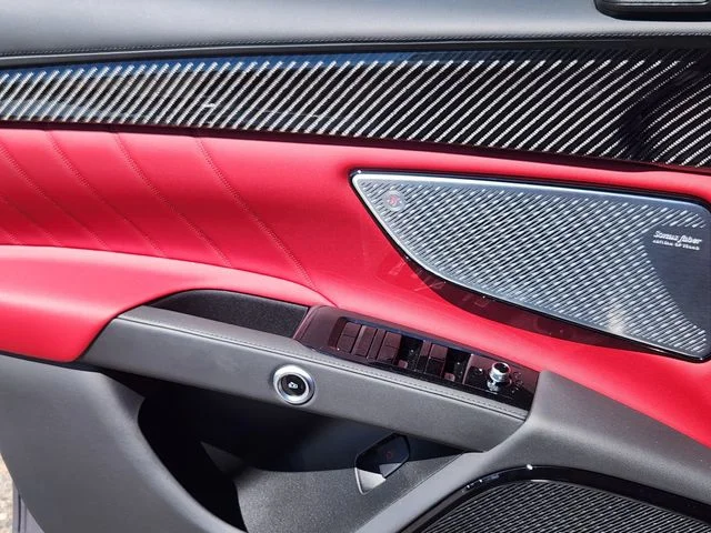 2026 Maserati Grecale Modena V6 - Photo 9