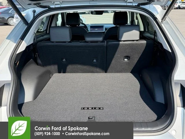 Used 2023 Gold Hyundai Limited image 18