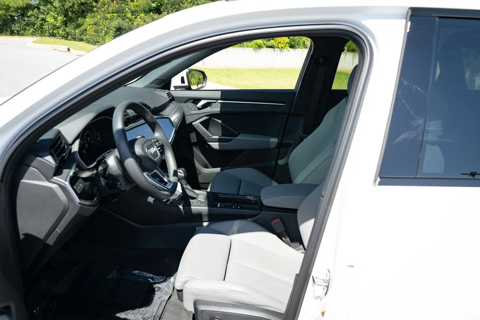 Used 2025 Arkona White Audi Premium image 14